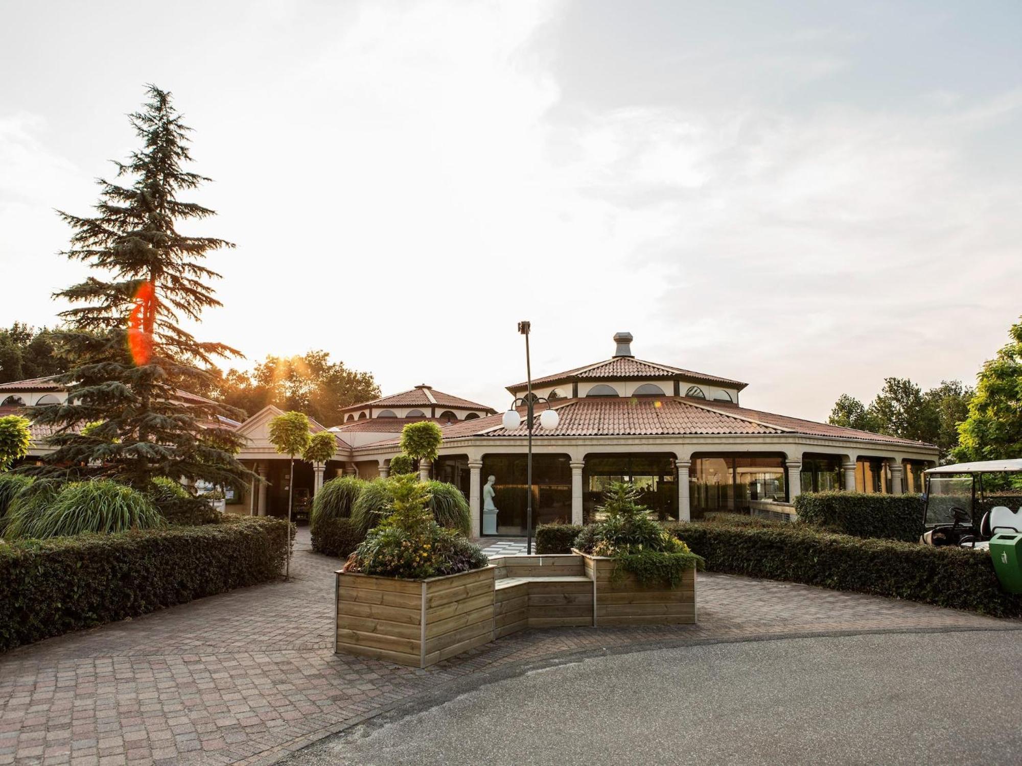 Luxurious Villa With Washer And Dishwasher, In A Green Area Arcen Exterior photo